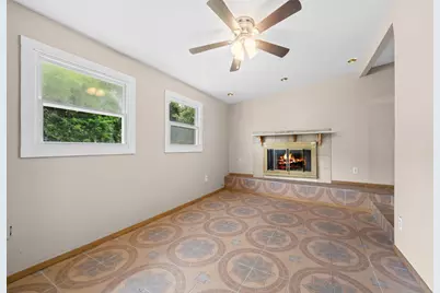 336 W Menomonie Street, Belvidere, IL 61008 - Photo 2