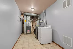 272 Park Ridge Ln, Aurora, IL 60504 - Photo 24