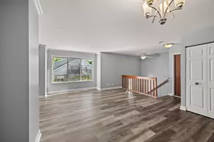 272 Park Ridge Ln, Aurora, IL 60504 - Photo 6