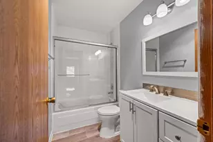 272 Park Ridge Ln, Aurora, IL 60504 - Photo 14