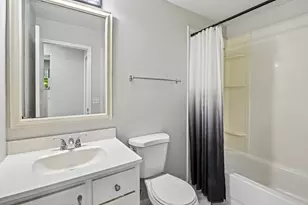 1319 N Winslowe Dr, Palatine, IL 60074 - Photo 10