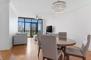 233 E 13th St, Chicago, IL 60605 - Photo 8