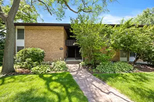 5535 E Lake Dr, Lisle, IL 60532 - Photo 2