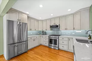 933 Stanton Dr, Naperville, IL 60540 - Photo 10