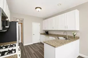 1904 Cobblestone Dr, Carpentersville, IL 60110 - Photo 10