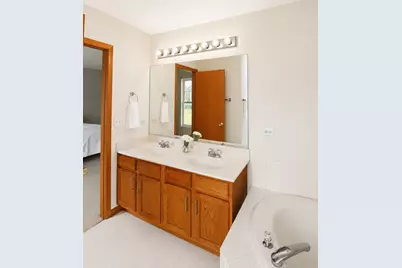 1904 Cobblestone Drive, Carpentersville, IL 60110 - Photo 16