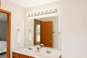 1904 Cobblestone Dr, Carpentersville, IL 60110 - Photo 16