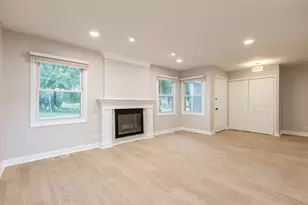 928 Colony Lake Dr, Schaumburg, IL 60194 - Photo 6