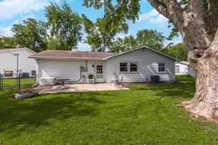 3 Manor Dr, Pontiac, IL 61764 - Photo 38