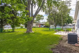 3 Manor Dr, Pontiac, IL 61764 - Photo 40