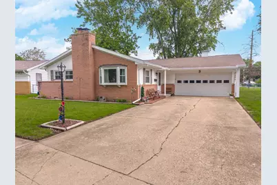 3 Manor Drive, Pontiac, IL 61764 - Photo 2