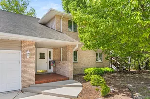 2427 Reynolds Manor Dr, Ottawa, IL 61350 - Photo 2