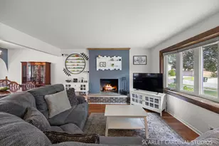 970 Dearborn Cir, Carol Stream, IL 60188 - Photo 2