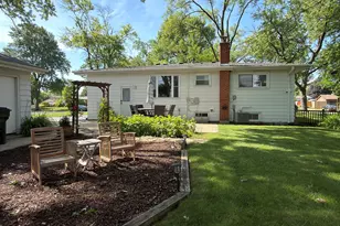 604 E Cedar Ln, Mount Prospect, IL 60056 - Photo 4