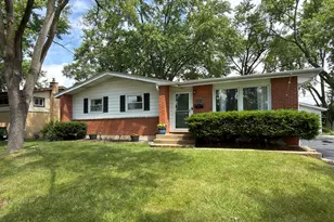 604 E Cedar Ln, Mount Prospect, IL 60056 - Photo 2