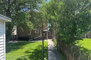 8532 S Yates Blvd, Chicago, IL 60617 - Photo 10