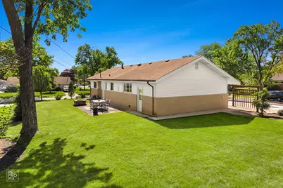 580 Newark Lane, Hoffman Estates, IL 60169 - Photo 4