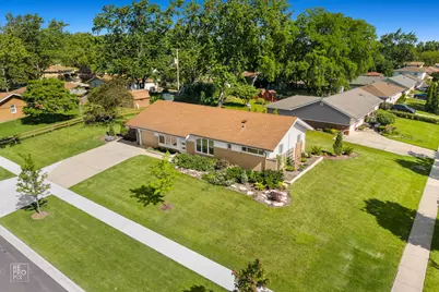 580 Newark Lane, Hoffman Estates, IL 60169 - Photo 2