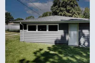 1911 N Hickory Street, Crest Hill, IL 60403 - Photo 4