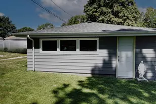 1911 N Hickory St, Crest Hill, IL 60403 - Photo 4