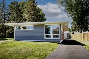 1911 N Hickory St, Crest Hill, IL 60403 - Photo 2