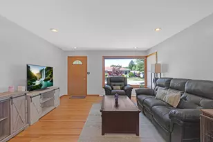 145 Princeton St, Des Plaines, IL 60016 - Photo 2