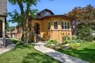 1127 N Elmwood Ave, Oak Park, IL 60302 - Photo 2