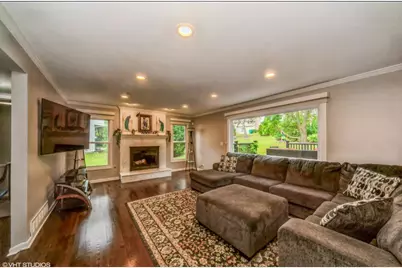 310 Chesterfield Lane, Vernon Hills, IL 60061 - Photo 2