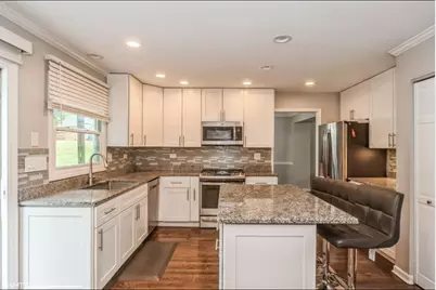 310 Chesterfield Lane, Vernon Hills, IL 60061 - Photo 4