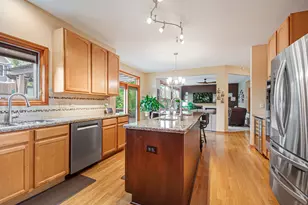 752 Easton Ln, Elk Grove Village, IL 60007 - Photo 8