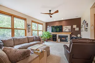 752 Easton Ln, Elk Grove Village, IL 60007 - Photo 10