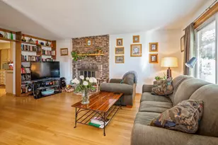 608 N Craig Pl, Addison, IL 60101 - Photo 2