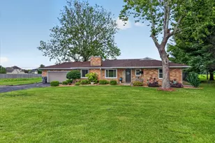 1564 E 16th Rd, Streator, IL 61364 - Photo 2