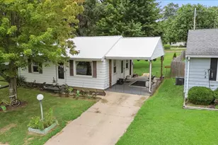 205 N Orchard St, Mackinaw, IL 61755 - Photo 2