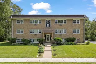 255 E Oak St, Addison, IL 60101 - Photo 1