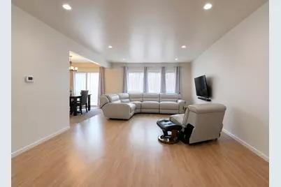 8230 Elmwood Avenue #304, Skokie, IL 60077 - Photo 4