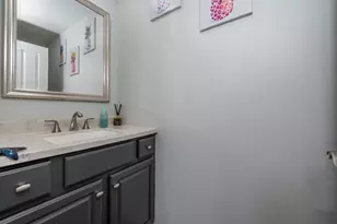 301 English Ln, Winthrop Harbor, IL 60096 - Photo 18