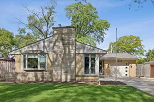 258 S Boyd Ave, Elmhurst, IL 60126 - Photo 1