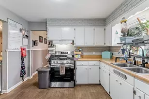 405 N Iowa Ave, Villa Park, IL 60181 - Photo 6