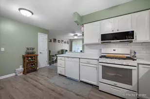6735 Country Ln, Rockford, IL 61109 - Photo 8