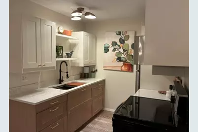 124 N Whistler Avenue #B8, Freeport, IL 61032 - Photo 6