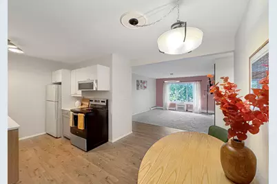 124 N Whistler Avenue #B8, Freeport, IL 61032 - Photo 6