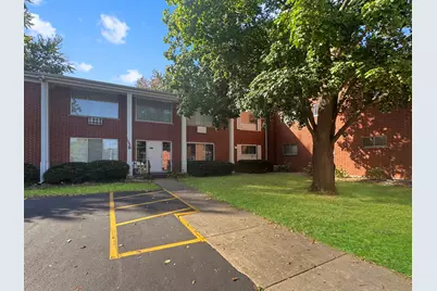 124 N Whistler Avenue #B8, Freeport, IL 61032 - Photo 2