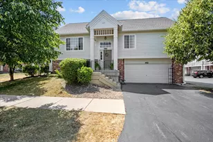 452 Churchill Dr, Elgin, IL 60124 - Photo 1