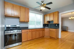 7555 N Claremont Ave, Chicago, IL 60645 - Photo 18