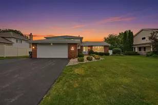 772 Wellington Pkwy, New Lenox, IL 60451 - Photo 2