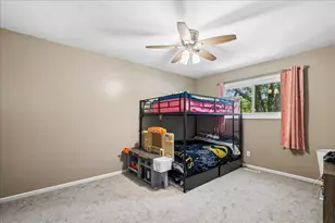 60 New Castle Ct, Crystal Lake, IL 60014 - Photo 12