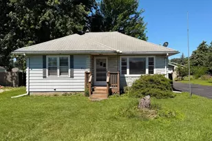 811 1st St, Colona, IL 61241 - Photo 2