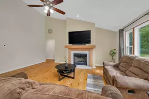 525 Stacey Ct, Braidwood, IL 60408 - Photo 6
