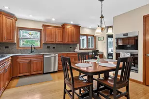 6N425 Foley Ln, Saint Charles, IL 60175 - Photo 8